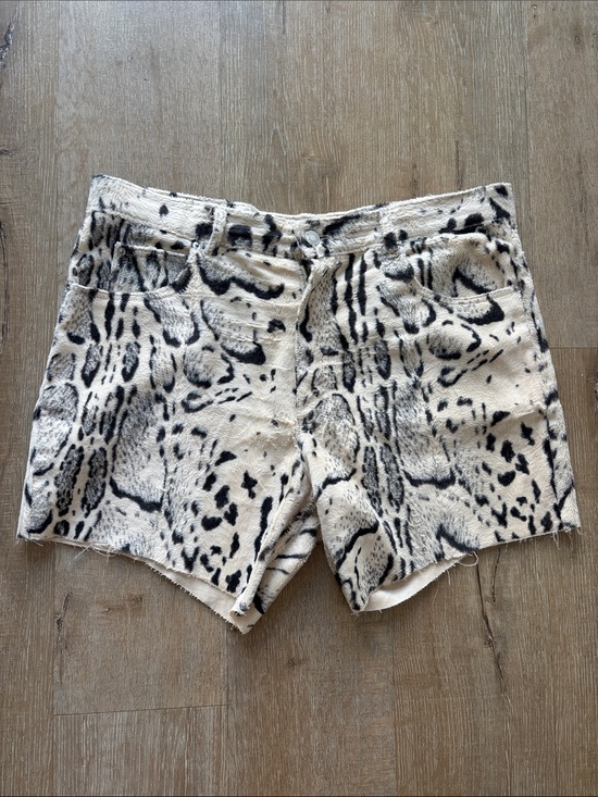 Martine Rose Pants - Martine Rose Cream and Black Animal-Print Jean Shorts